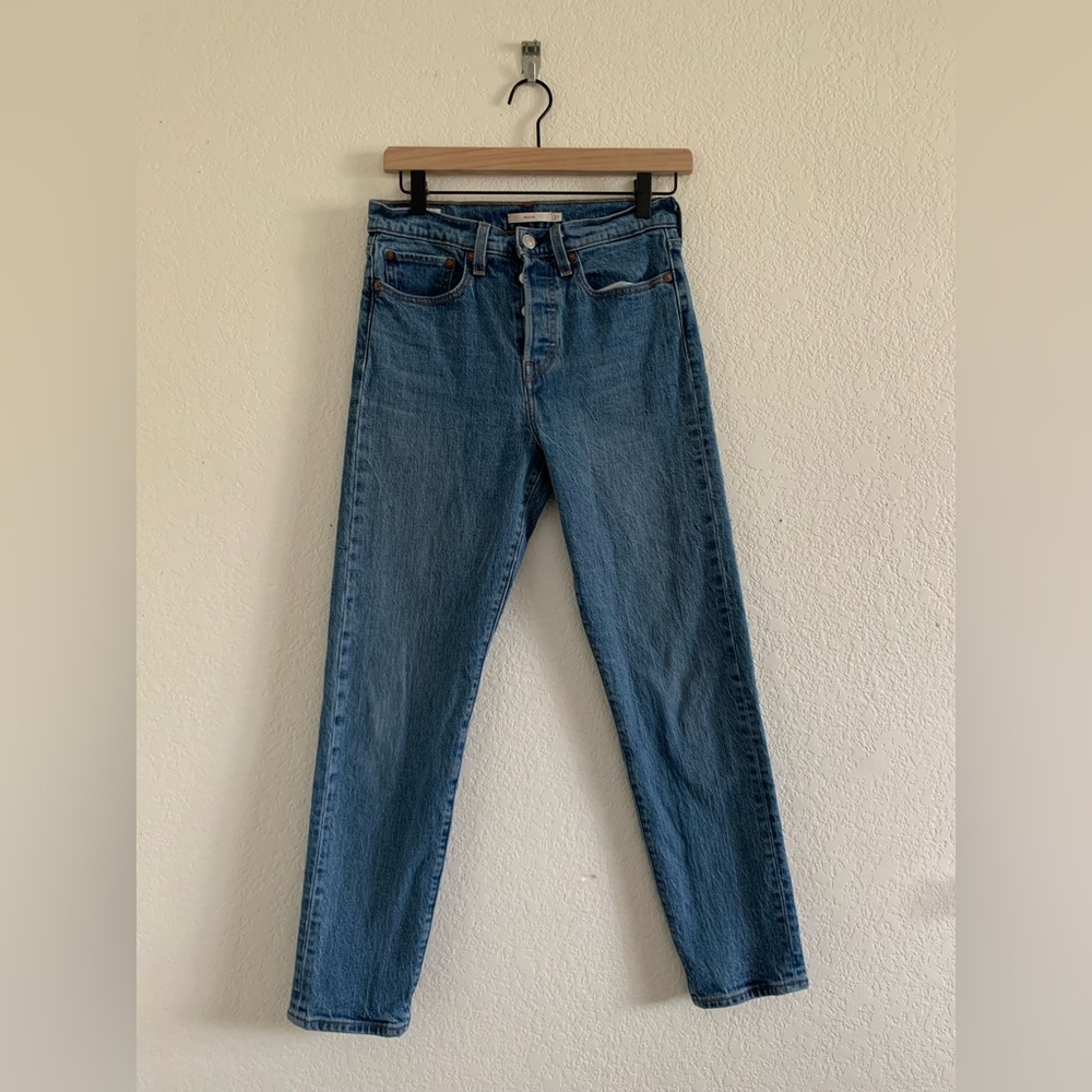Levi’s Women’s Size 27 Wedgie Tapered Leg Jeans Button Fly Denim Blue